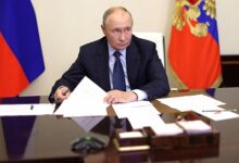 Photo of Владимир Путин подписал закон о запрете рекламы на заблокированных и нежелательных сайтах